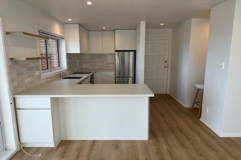 Photo of property in 1/241 Hurstmere Road, Takapuna, Auckland, 0622