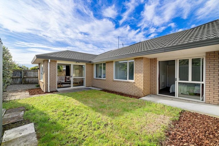 Photo of property in 2/17 Cardigan Bay Place, Addington, Christchurch, 8024