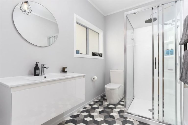 Photo of property in 18 Glade Place, Birkenhead, Auckland, 0626