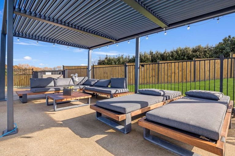 Photo of property in 8 Meadowview Close, Waiuku, 2123