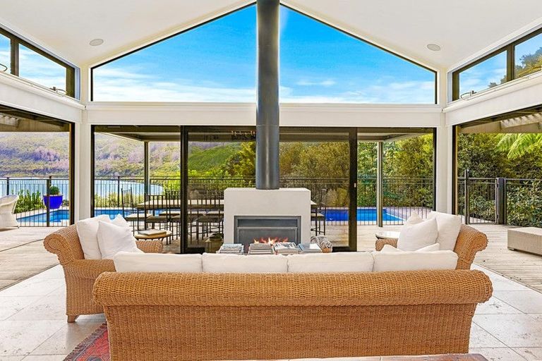 Photo of property in 24 Whakamoenga Point, Acacia Bay, Taupo, 3385