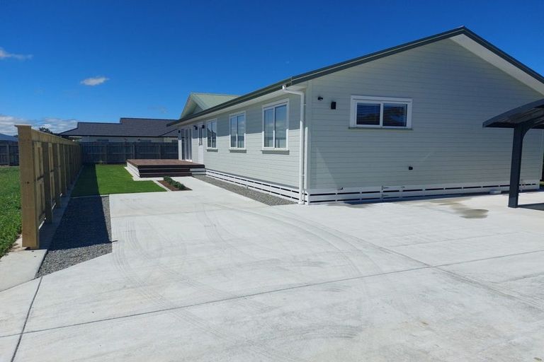 Photo of property in 5 Danske Close, Carterton, 5713