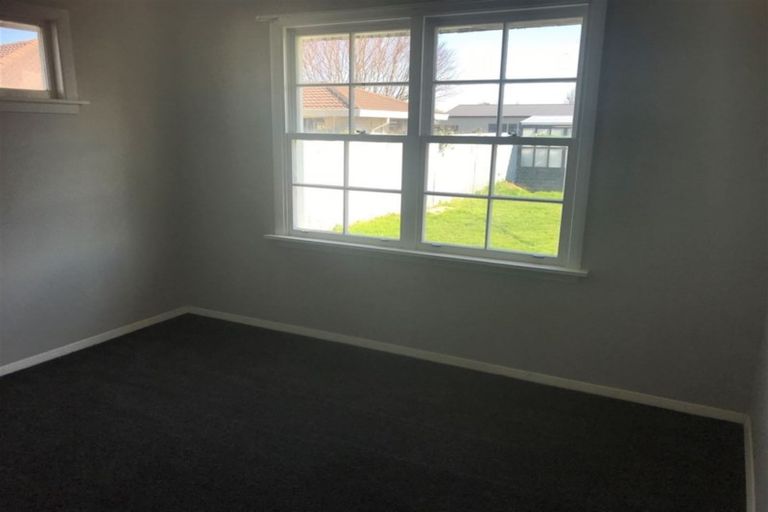 Photo of property in 633 Main North Road, Belfast, Christchurch, 8051