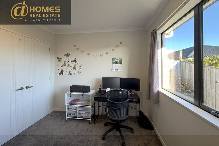 Photo of property in 12 Mamuku Drive, Massey, Auckland, 0614