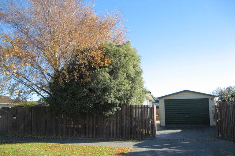 Photo of property in 33 Tyrone Street, Belfast, Christchurch, 8051