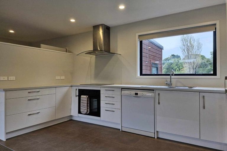 Photo of property in 32b Waiwaka Terrace, Strandon, New Plymouth, 4312