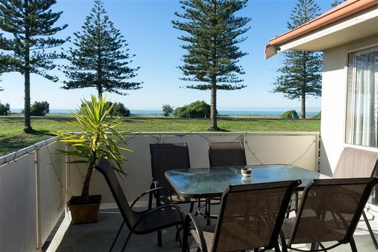Photo of property in 100 Te Awa Avenue, Te Awa, Napier, 4110