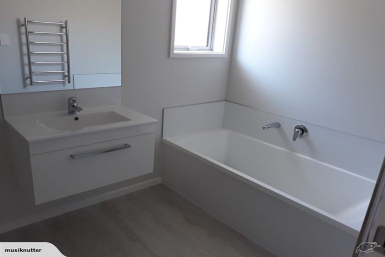 Photo of property in 31 Hills View Drive, Papamoa, 3118