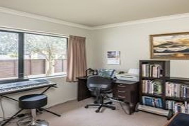 Photo of property in 5 Central Park, Paraparaumu Beach, Paraparaumu, 5032