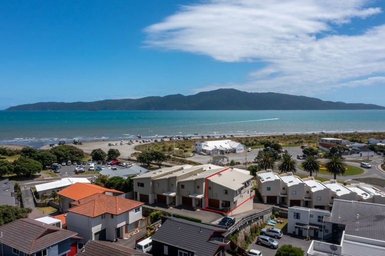 Photo of property in 13/1 Marine Parade, Paraparaumu Beach, Paraparaumu, 5032