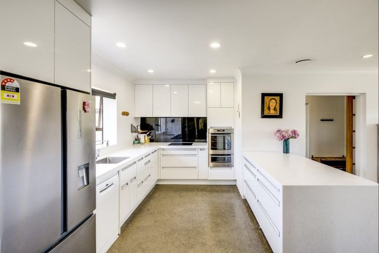 Photo of property in 28 Chester Street, Taradale, Napier, 4112