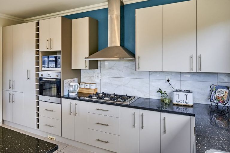 Photo of property in 15 Swain Grove, Riverstone Terraces, Upper Hutt, 5018