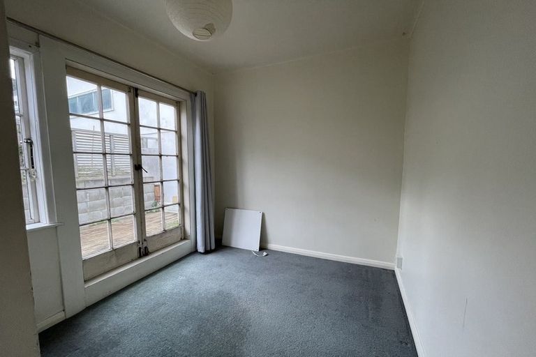 Photo of property in 1 Porritt Avenue, Mount Victoria, Wellington, 6011