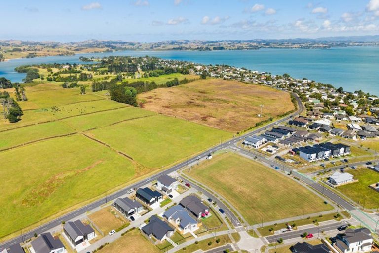 Photo of property in 17 Uatoto Road, Clarks Beach, 2122