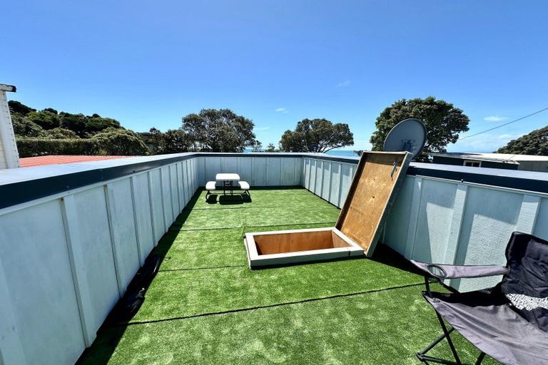 Photo of property in 8 Second Avenue, Urenui, 4377