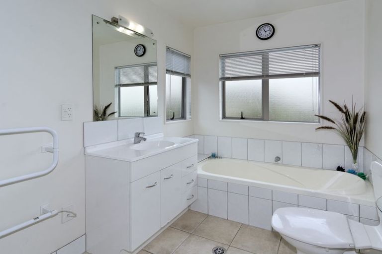 Photo of property in 25b Lucienne Drive, Ranui, Auckland, 0612