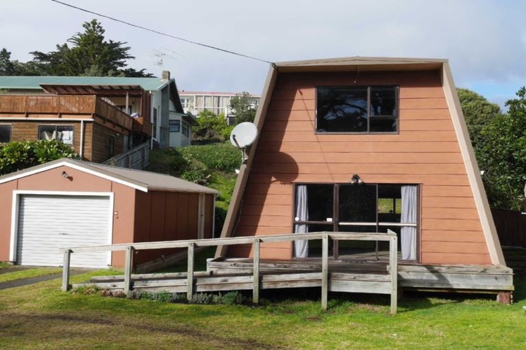 Photo of property in 56 Tutere Street, Waikanae Beach, Waikanae, 5036
