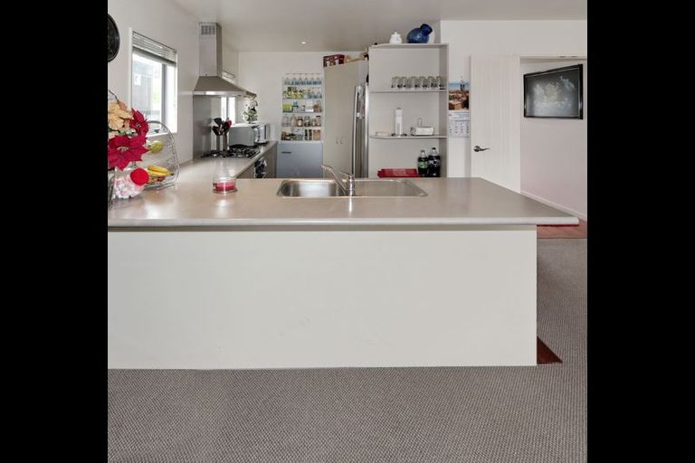 Photo of property in 25b Lucienne Drive, Ranui, Auckland, 0612