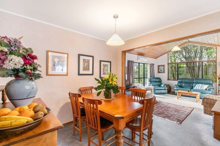 Photo of property in 2/5 Wernham Place, Northcote, Auckland, 0626