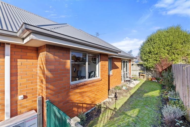 Photo of property in 2/31 Tuckers Road, Redwood, Christchurch, 8051