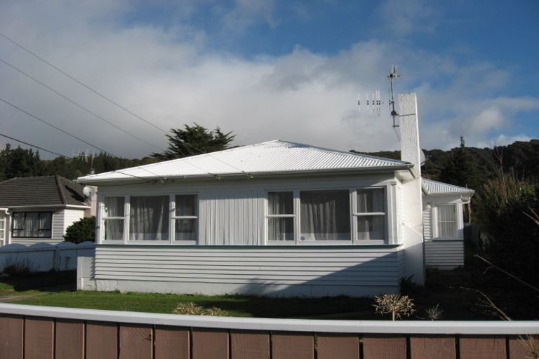 Photo of property in 45 Wainuiomata Road, Wainuiomata, Lower Hutt, 5014