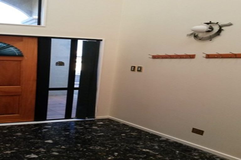 Photo of property in 19 Landsdowne Terrace, Karori, Wellington, 6012