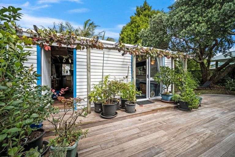 Photo of property in 10 Riro Street, Point Chevalier, Auckland, 1022