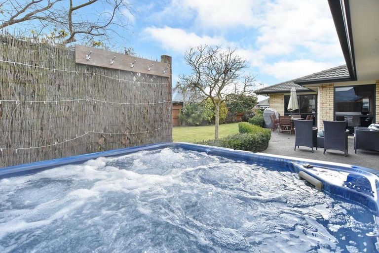 Photo of property in 30 John Morel Place, Parklands, Christchurch, 8083