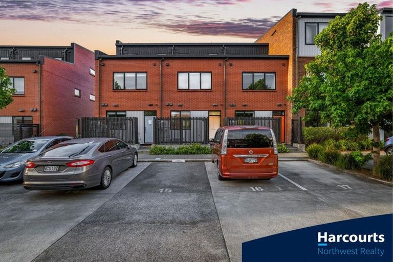 Photo of property in 6/89 Hobsonville Point Road, Hobsonville, Auckland, 0616