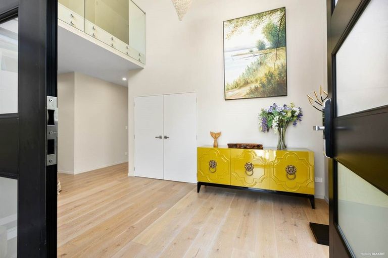 Photo of property in 492 Beach Road, Murrays Bay, Auckland, 0630