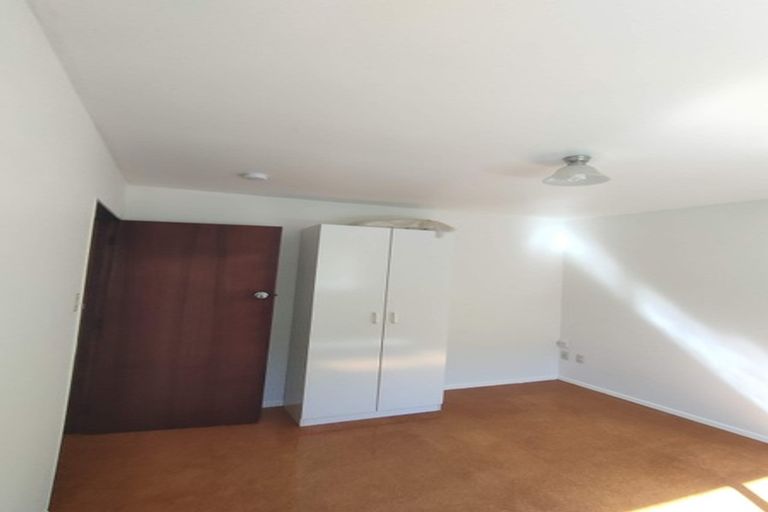 Photo of property in 21 Pendlebury Street, Green Bay, Auckland, 0604