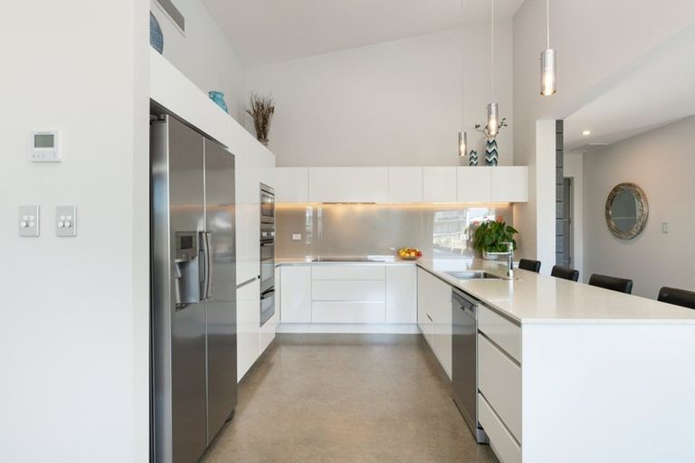 Photo of property in 42 Cassinia Close, Papamoa Beach, Papamoa, 3118