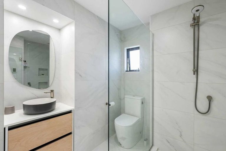 Photo of property in 2/22 Zion Road, Birkenhead, Auckland, 0626