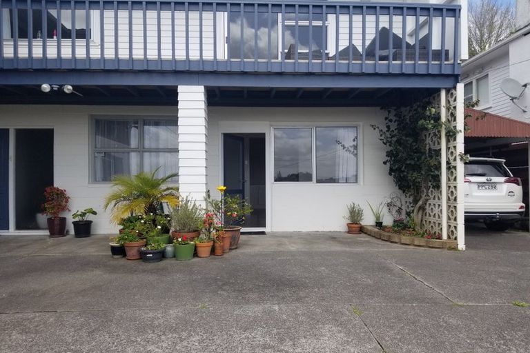 Photo of property in 1/4 Acacia Road, Torbay, Auckland, 0632
