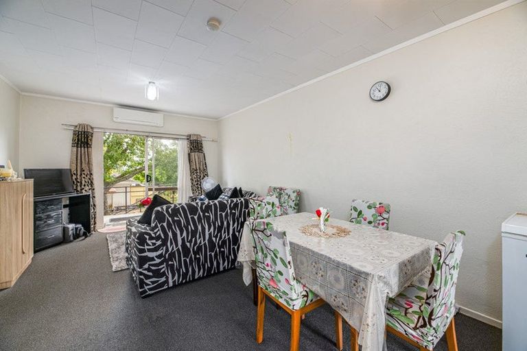 Photo of property in 4/92 Titirangi Road, New Lynn, Auckland, 0600