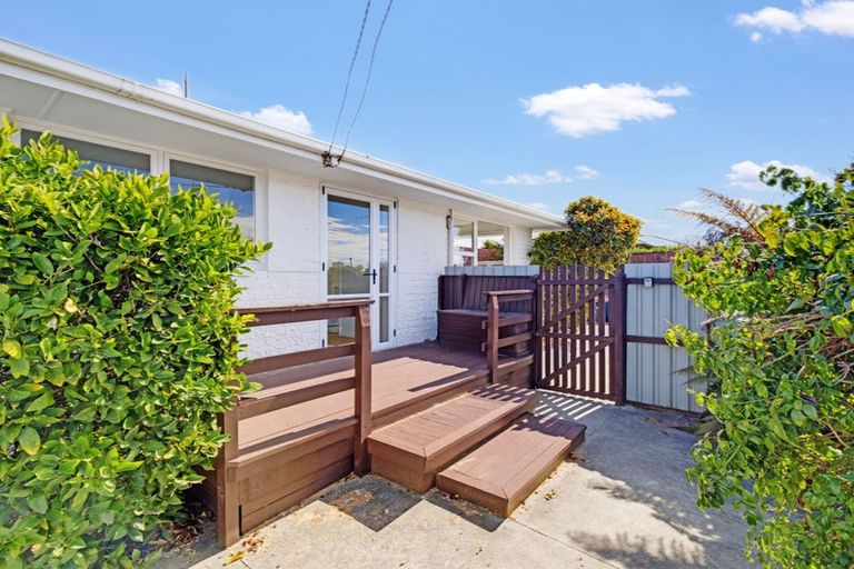 Photo of property in 1/17 Lake Terrace Road, Burwood, Christchurch, 8061