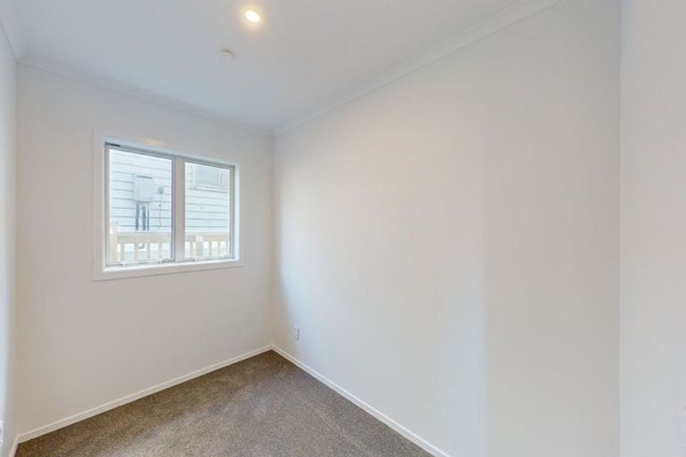 Photo of property in 3 Dunmail Way, Newlands, Wellington, 6037
