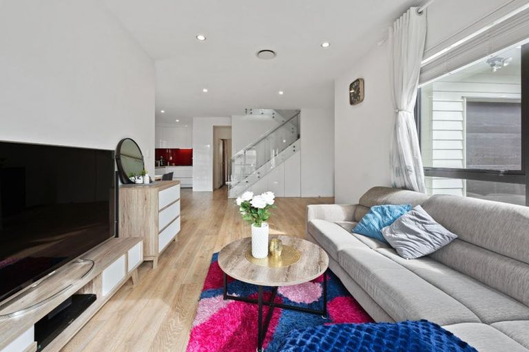 Photo of property in 142c Prince Regent Drive, Half Moon Bay, Auckland, 2012