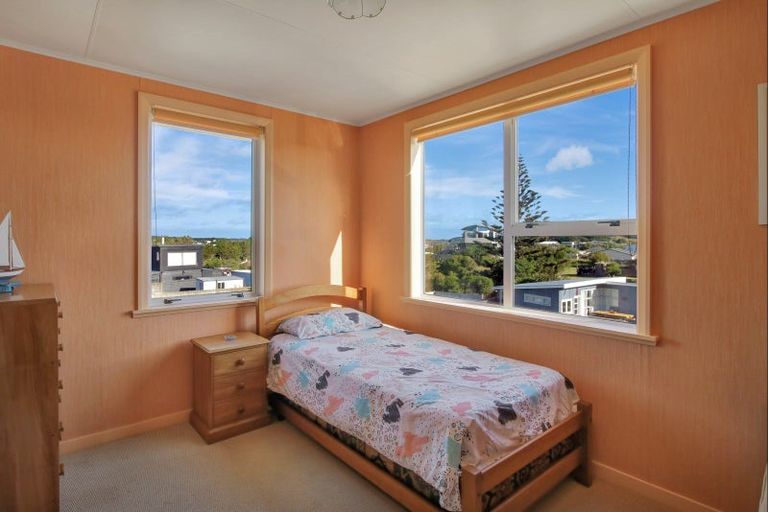 Photo of property in 19 Marine Parade South, Foxton Beach, Foxton, 4815