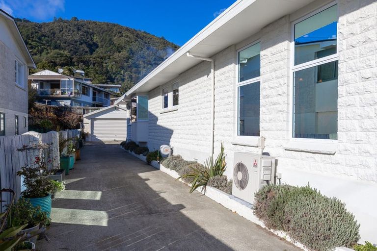 Photo of property in 40-42 Waikawa Road, Picton, 7220