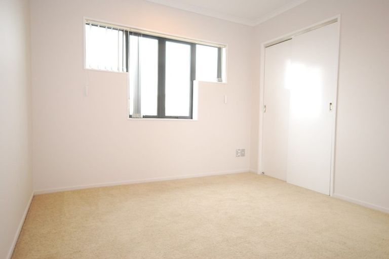 Photo of property in 8 Whekau Drive, Takanini, 2112