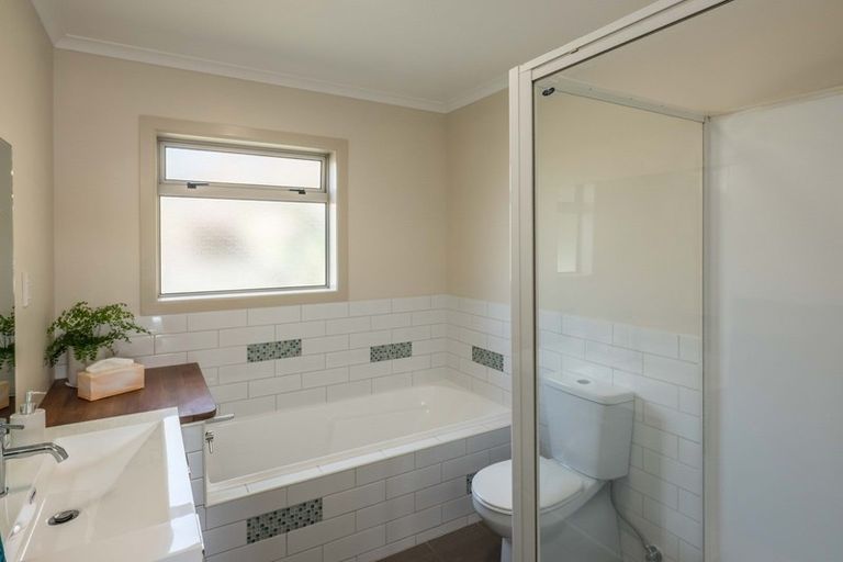 Photo of property in 6 Brydon Way, Paparangi, Wellington, 6037