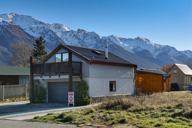 Photo of property in 13 Forbes Place, Glenorchy, 9372