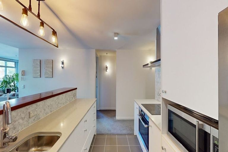 Photo of property in Montreaux Apartments, 1b/164 The Terrace, Wellington Central, Wellington, 6011