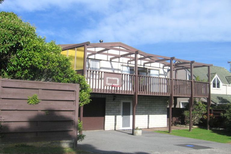 Photo of property in 3 Ash Grove, Ranui, Porirua, 5024