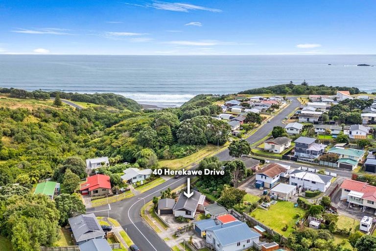 Photo of property in 40 Herekawe Drive, Spotswood, New Plymouth, 4310