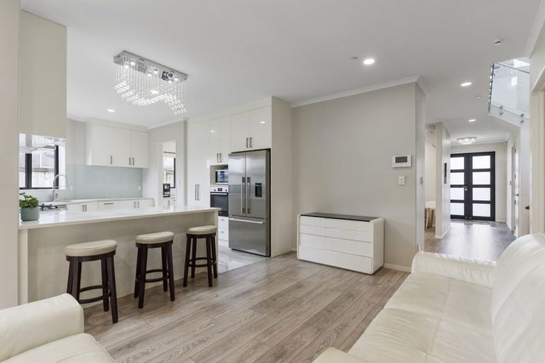 Photo of property in 25 Drumbuoy Drive, Flat Bush, Auckland, 2019