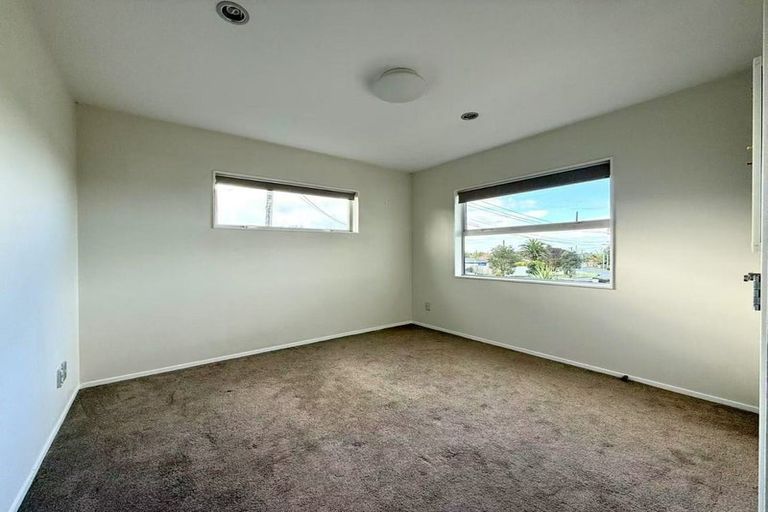 Photo of property in 240 Sturges Road, Henderson, Auckland, 0612