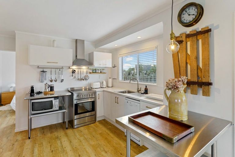 Photo of property in 3 Mavis Avenue, Waikawa Beach, Manakau, 5573