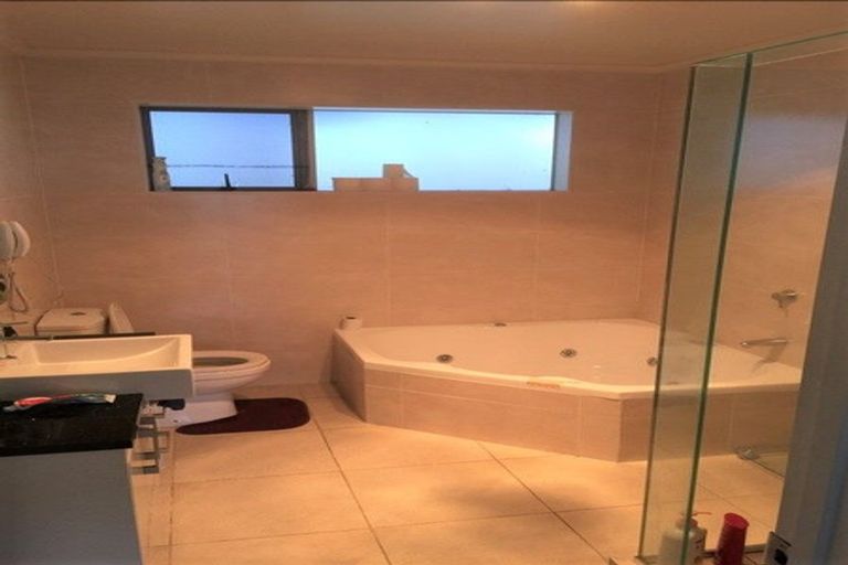 Photo of property in 13a Karaka Street, New Lynn, Auckland, 0600